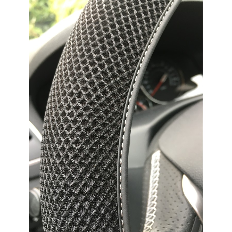 Couvre volant en mesh noir GTI : Norauto.fr
